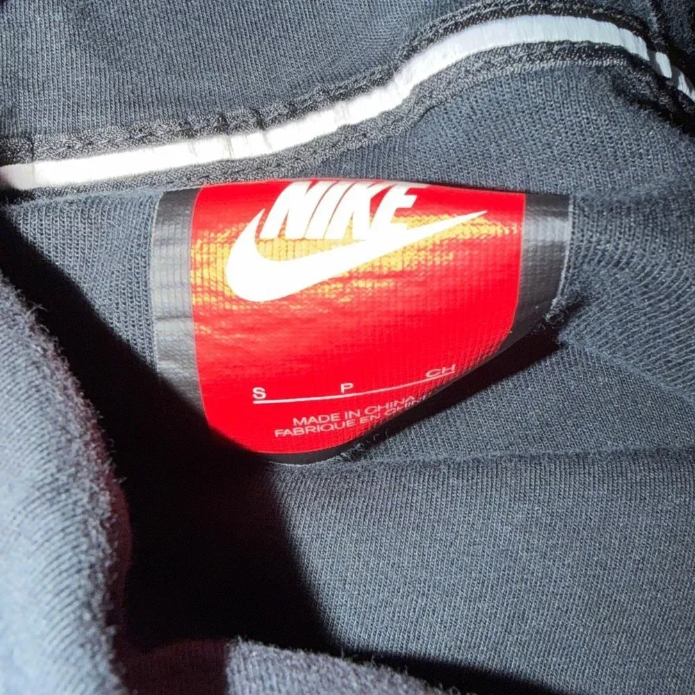 Nike Men's Black Sweatshirt